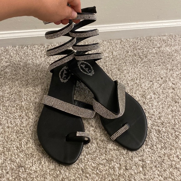 Boutique sandals with spiral around ankle - Picture 3 of 7